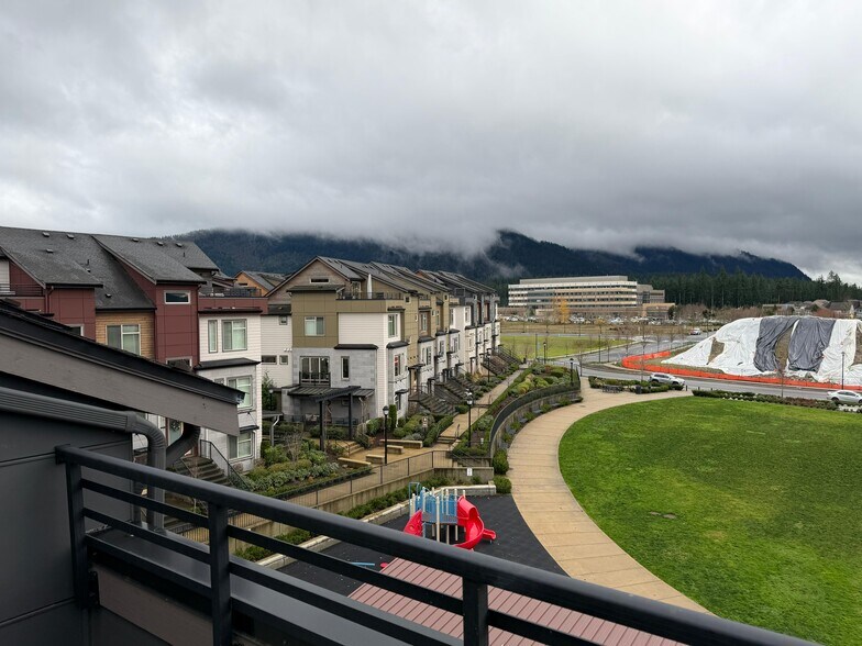 Building Photo - 540 NE Daisy Walk