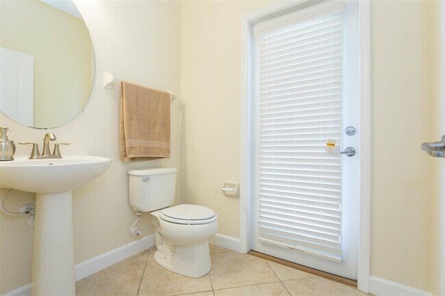 Building Photo - 20101 Oakflower Ave