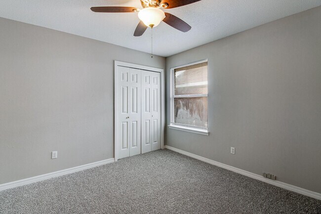 Building Photo - 404 Ridge Wood Cir