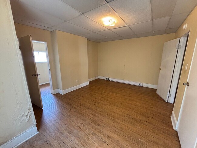 Building Photo - 303 5th Ave