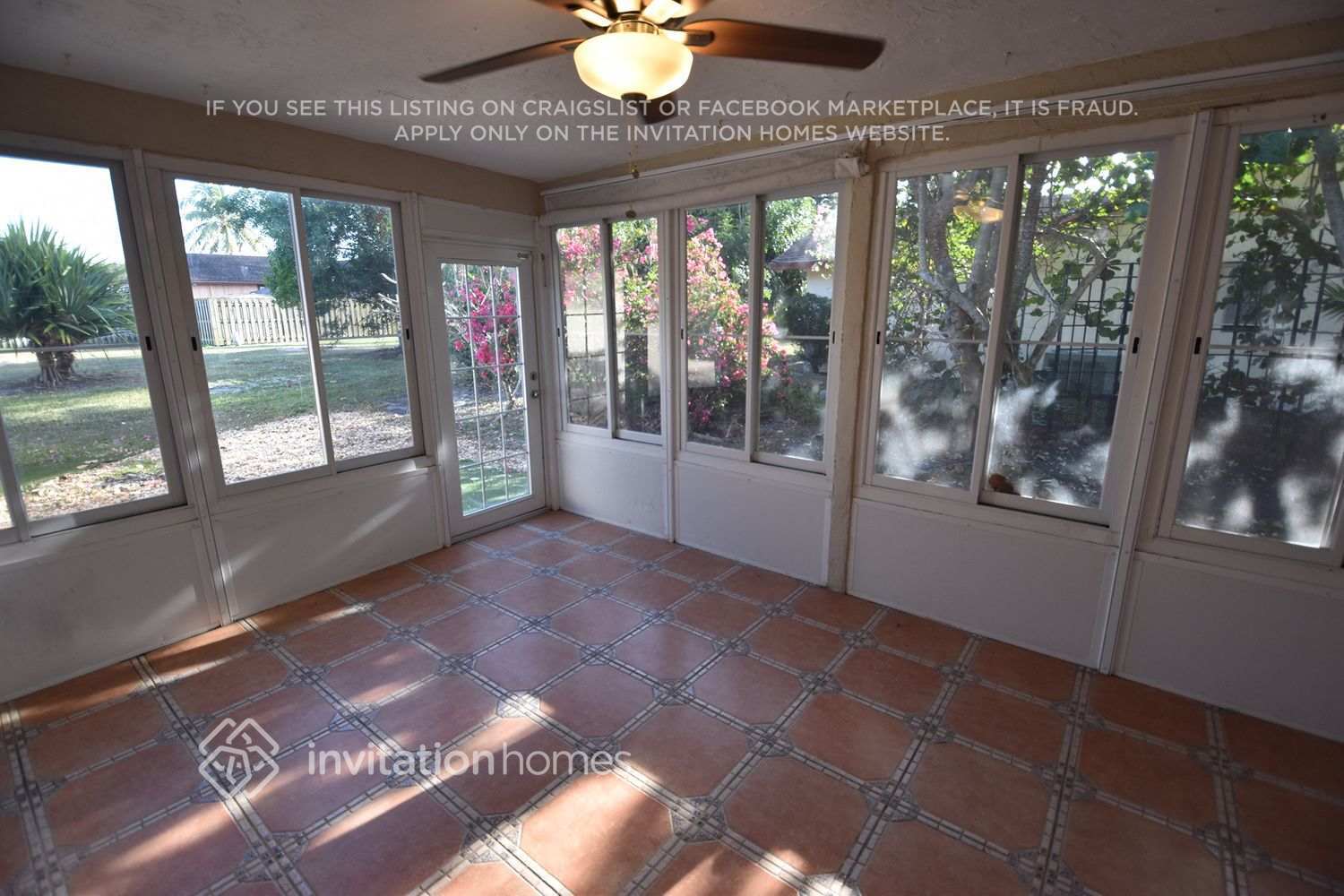 Building Photo - 1231 Essex Dr