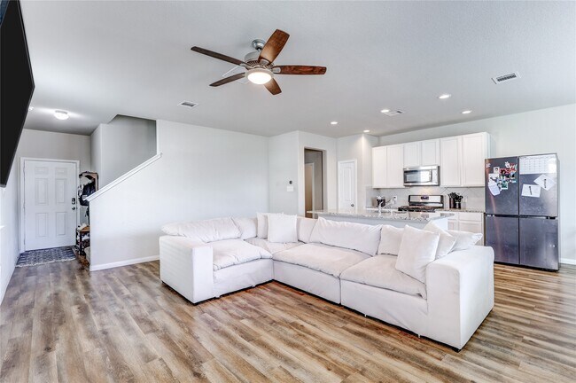 Building Photo - 22103 Regal Heights Dr