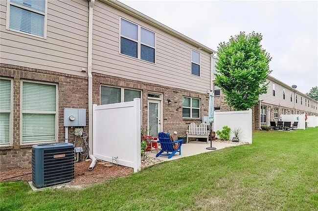 Building Photo - 2344 Attewood Dr