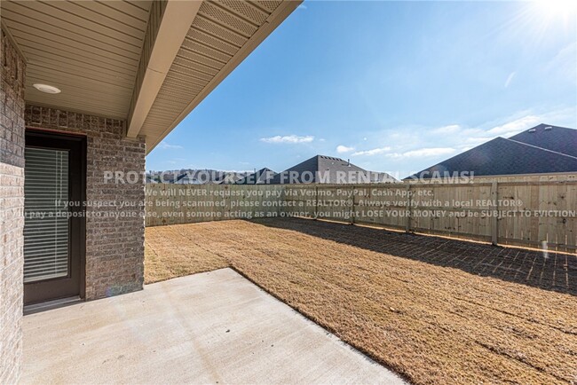 Building Photo - 4363 W Topeka Ave