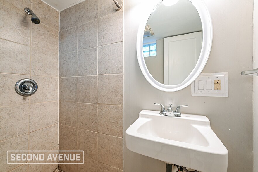 Building Photo - 4274 Shields St