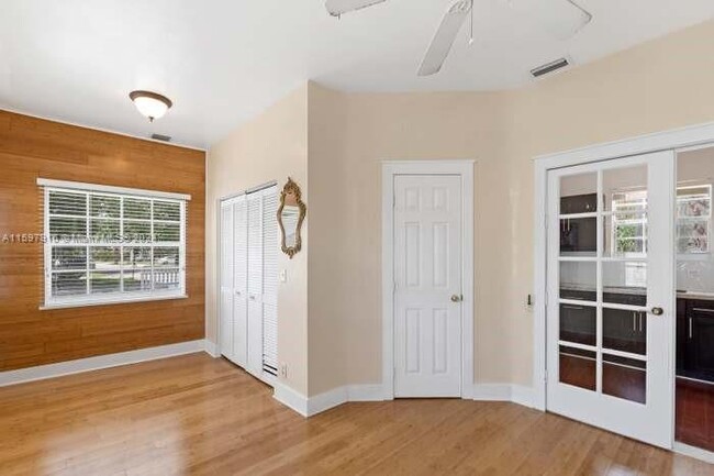 Building Photo - 646 33rd St