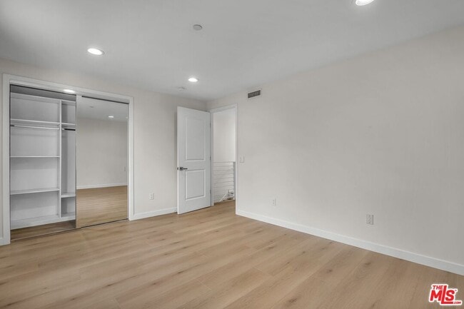 Building Photo - 7301 Vista Del Mar