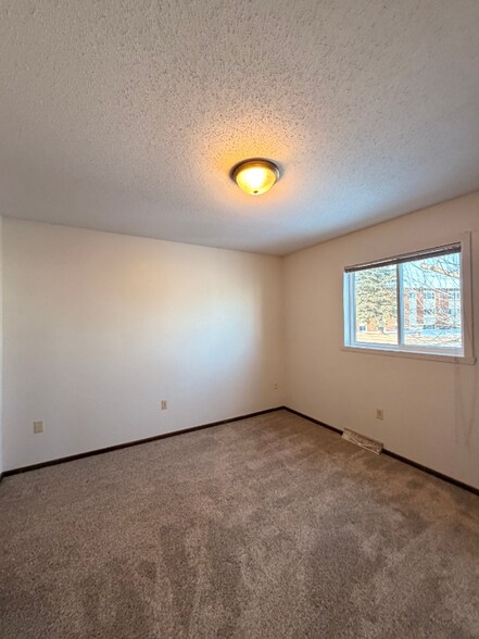 Building Photo - 1063 5th Ave NW