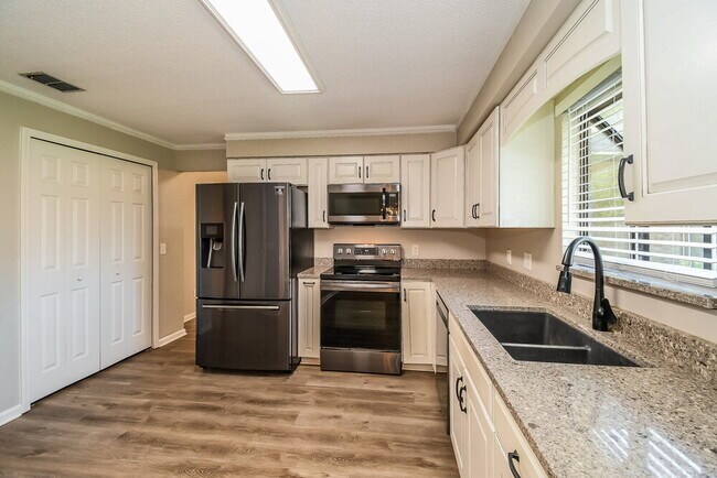 Building Photo - 2621 Grafton Dr