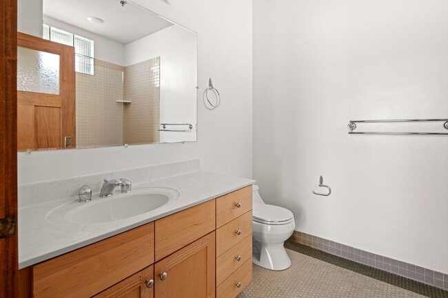 Building Photo - 55 1/2 Haywood St, Apt 3B