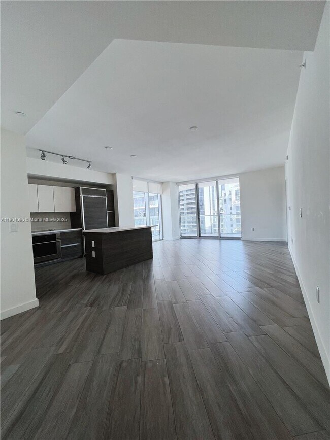 Building Photo - 1100 S Miami Ave