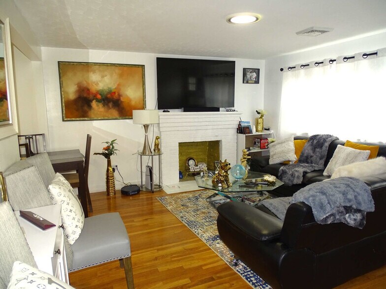 Primary Photo - 7 Scannell Rd