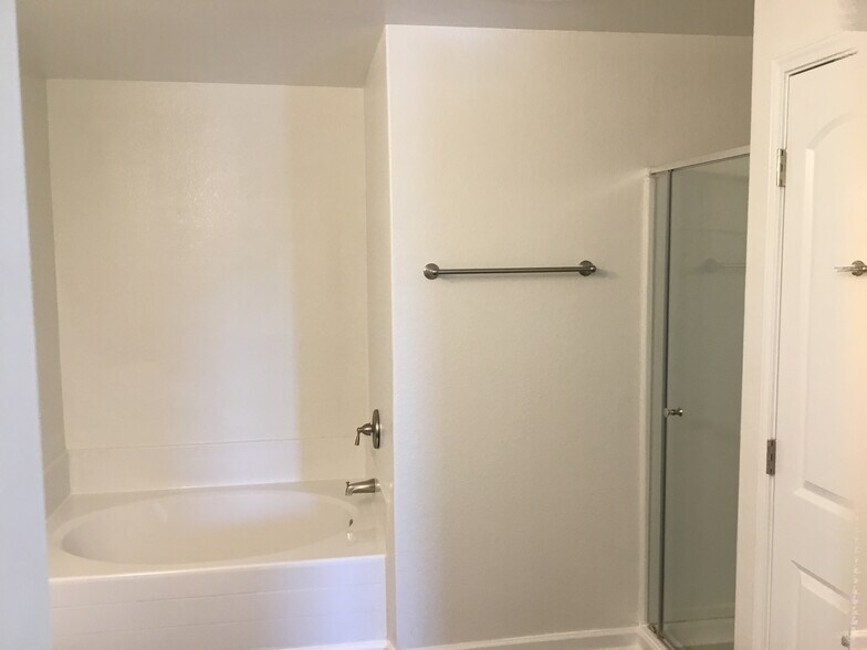 Building Photo - 1657 Amy Dr