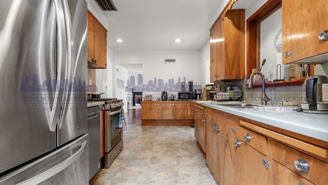 Building Photo - 5522 Dorothy Dr