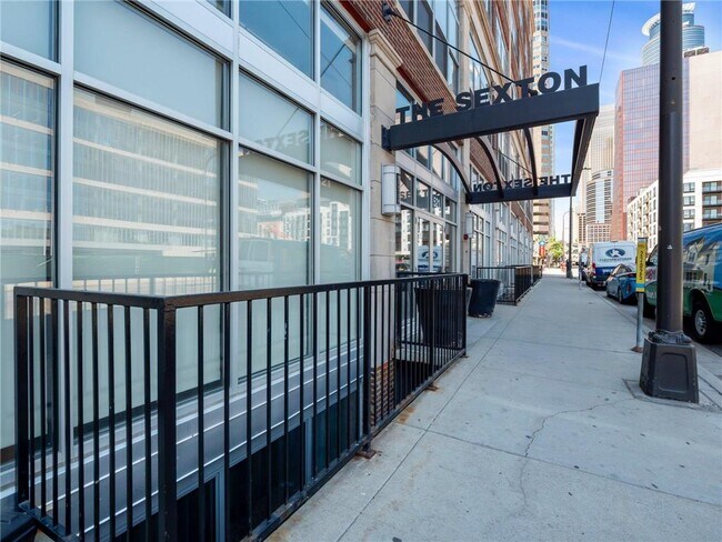 Building Photo - 521 S 7th St