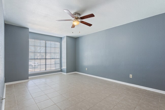 Building Photo - 3343 Chimney Pl Dr