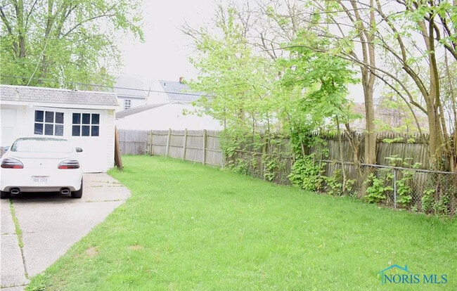 Building Photo - 4140 N Haven Ave