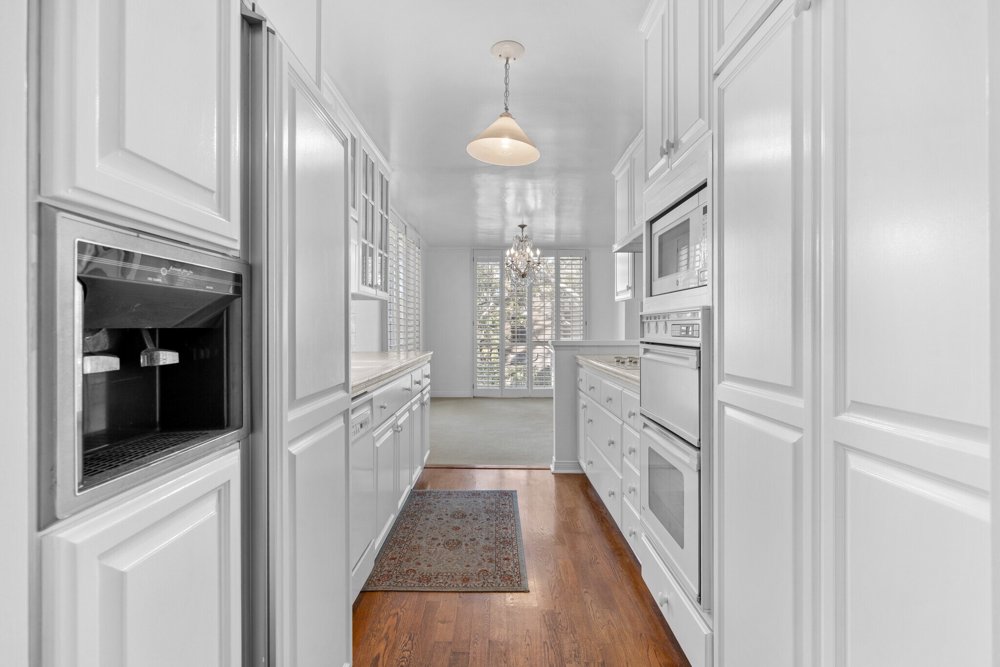 Building Photo - 2301 S Beverly Glen Blvd