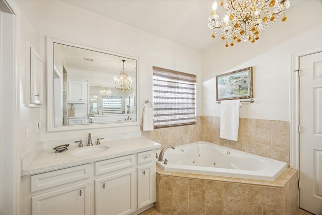 Building Photo - 2643 Westgate Dr