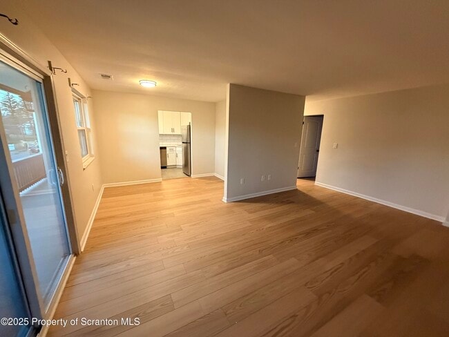 Building Photo - 802 Main St