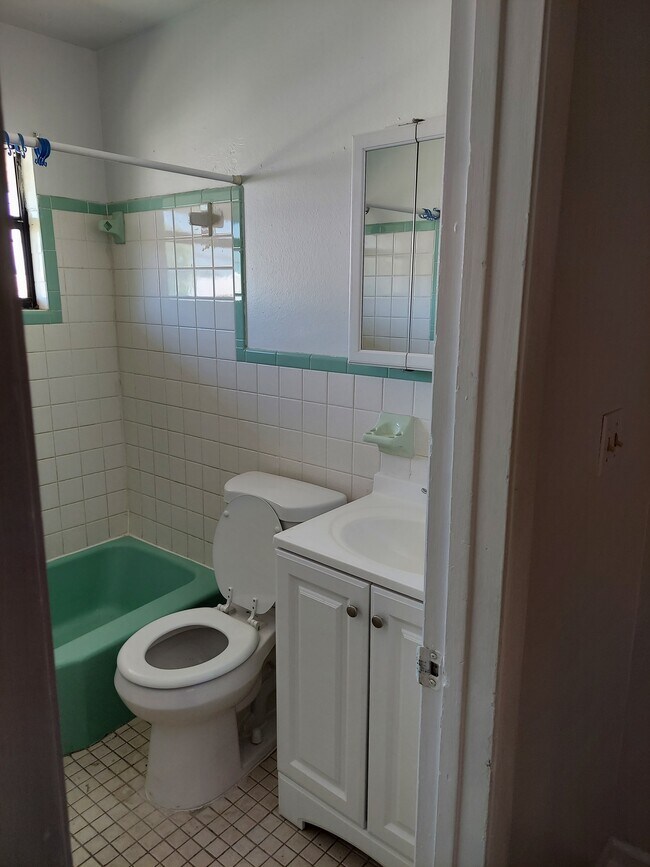 Bathroom - 22 Elton St