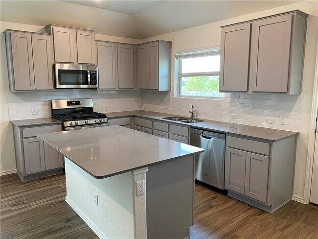 Building Photo - 128 Calomel Trl