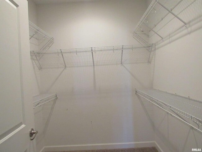 Building Photo - 405 E Palace Row