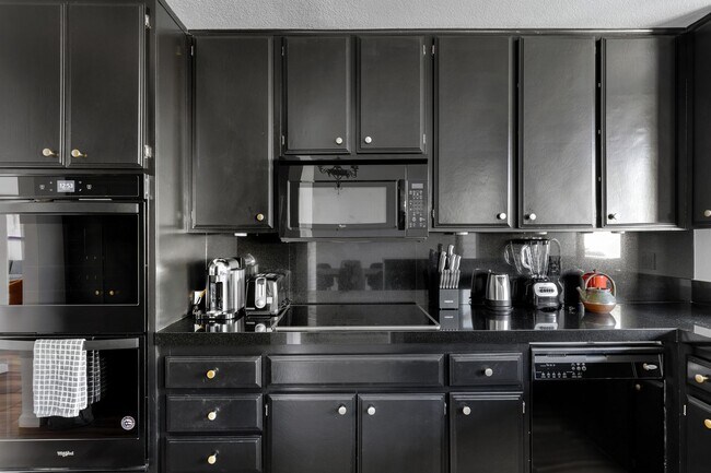 Building Photo - 2842 Sundance Cir W