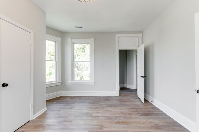 Building Photo - 3418 Carolina Ave