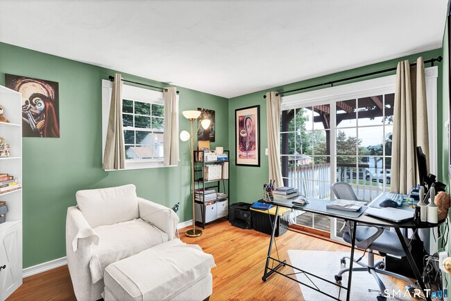 Building Photo - 75 Glenwood Dr