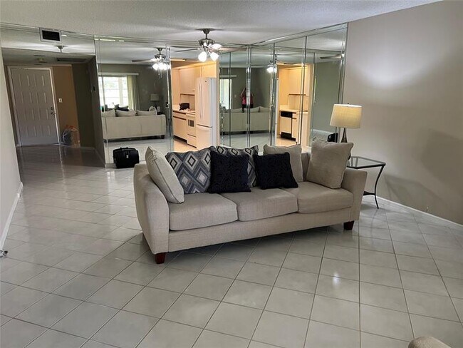Building Photo - 1605 Abaco Dr
