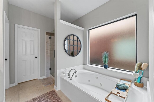 Building Photo - 15407 Cumberland Oak Way
