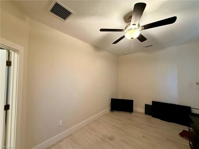 Building Photo - 5560 Belrose St