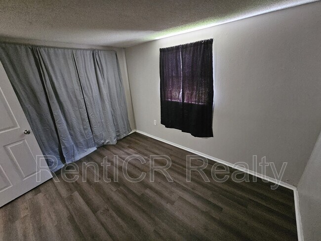 Building Photo - 2988 Green Acres Ave