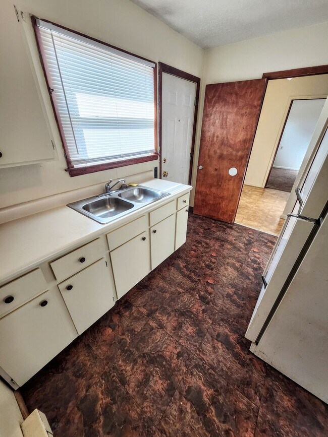 Building Photo - 534 E Bradford St