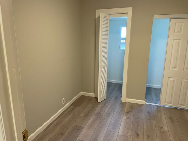 Building Photo - A cozy 2 bedroom and 1.5 bathroom duplex in South San Francisco