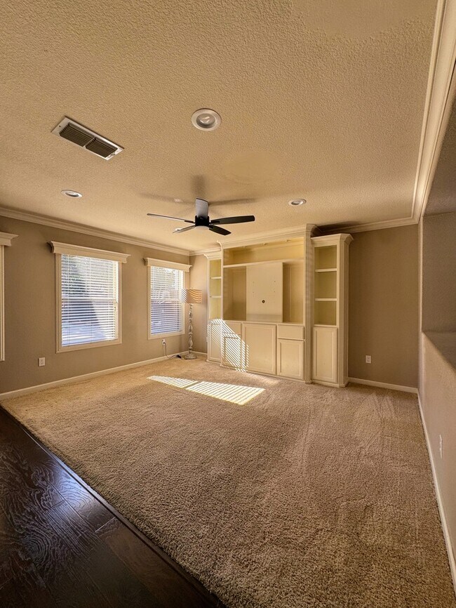 Building Photo - 4 bd 3 bth in Quiet Natomas Neighborhood