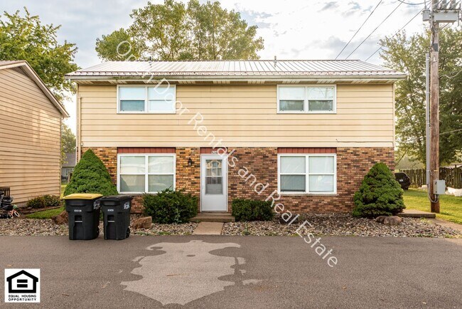 Primary Photo - 922 East Ave