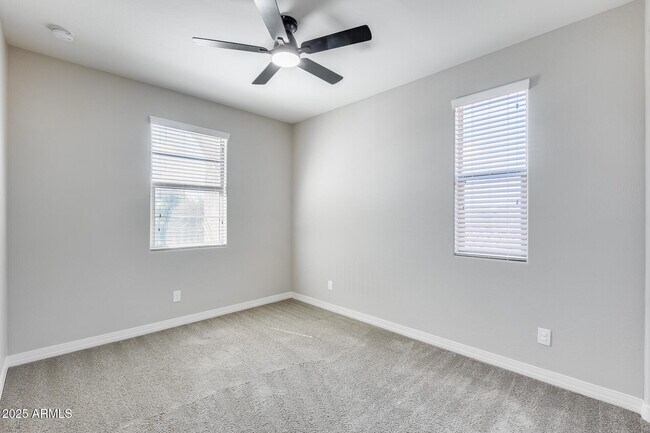Building Photo - 9944 W Louise Dr