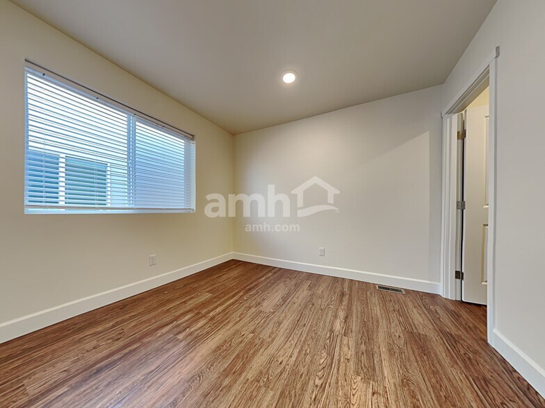 Building Photo - 19301 17th Ave Ct E