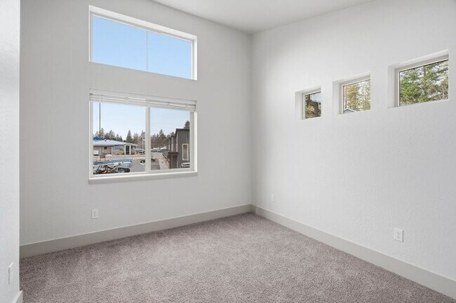 Building Photo - 1816 N 15th St