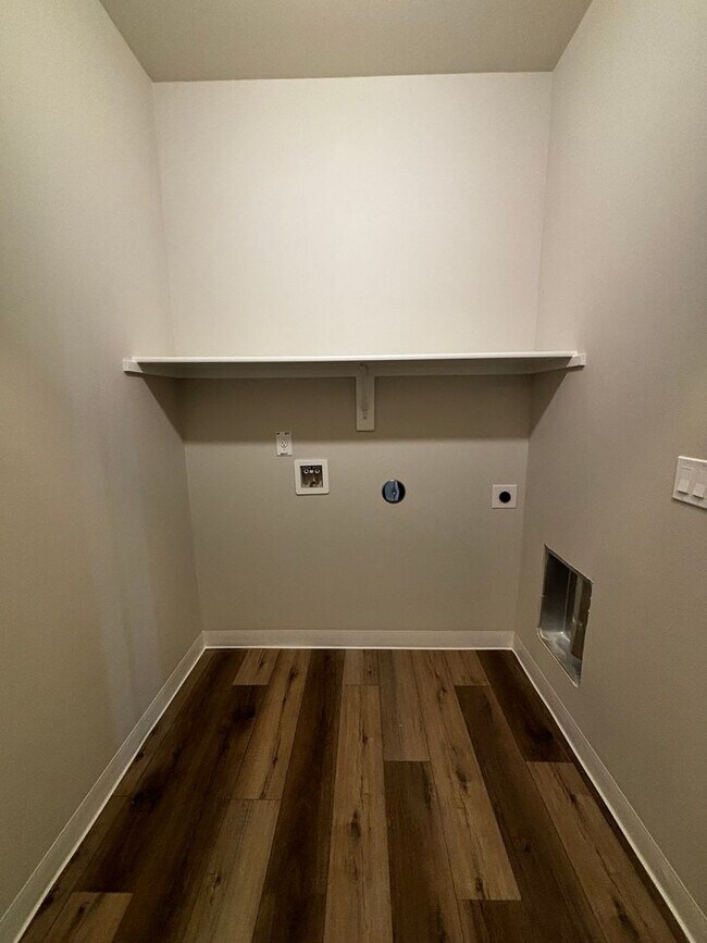 Building Photo - Newer Townhome in Quiet Neighborhood!