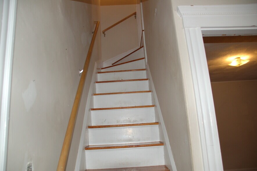 Building Photo - 81 Bristol Rd