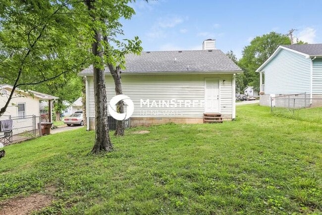 Building Photo - 3 Bedroom Pet-Friendly Home in Nashville, TN with Main Street Renewal