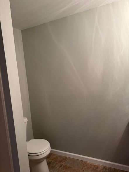 Building Photo - 410 Farmington Ave