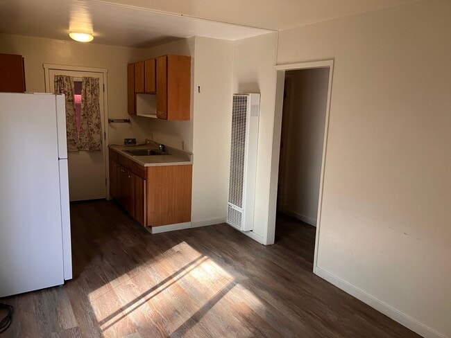 Building Photo - Quiet private one level cabin