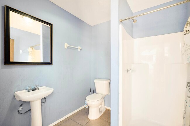 Building Photo - 2122 Mallorca Dr