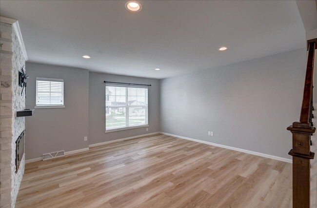 Building Photo - 903 Blue Crane Run