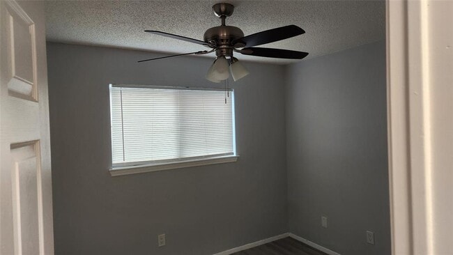 Building Photo - 618 Rollingway Dr