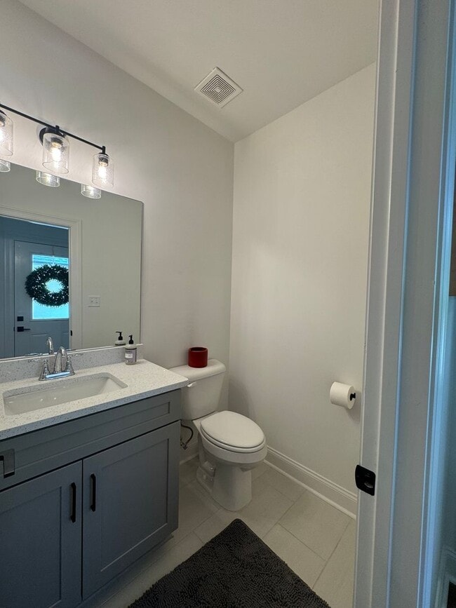 Building Photo - 3 bed 3.5 bath house in South Grove!